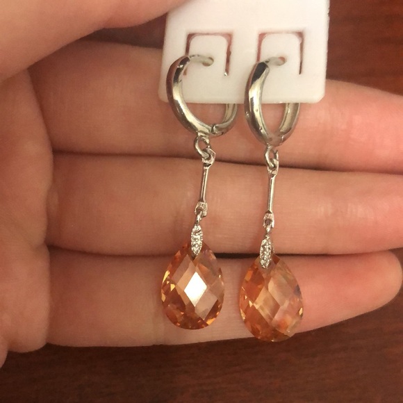 Cute dangling clip on earrings (new) - Picture 3 of 3